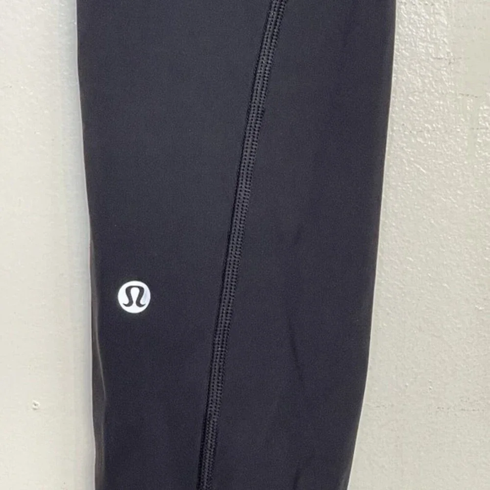 Lululemon Womens Extra Mile Crop Reflective Black Leggings Crop Size 2 Running